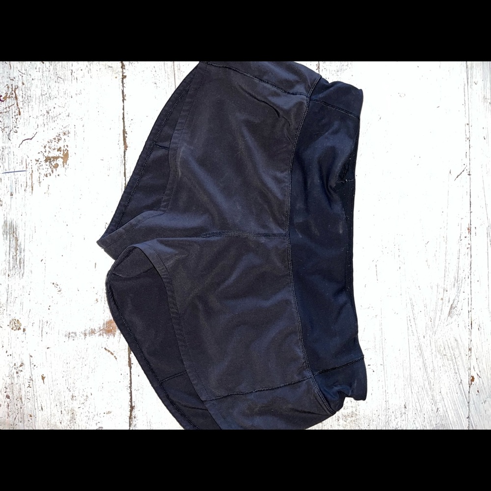 black lululemon shorts